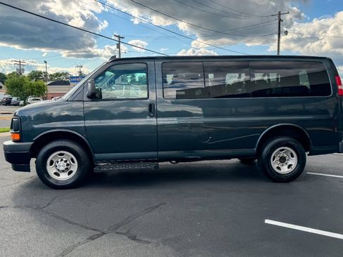 Used 2017 Chevrolet Express 3500 LS RWD image 7