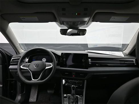 New 2026 Volkswagen Jetta SE image 10