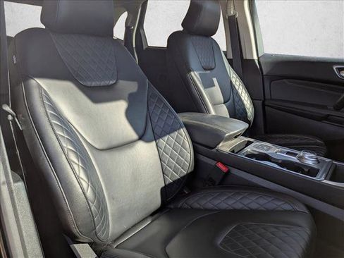 Used 2024 Ford Edge Titanium image 22