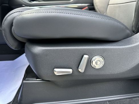 New 2025 Lincoln Navigator Reserve AWD/4WD image 12