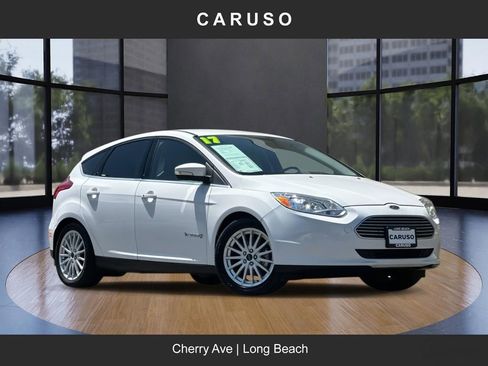 Used 2017 Ford Focus Base image 1