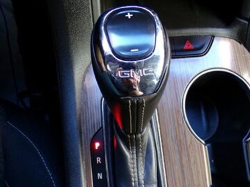 Used 2017 GMC Acadia SLE image 42