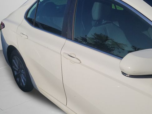 Used 2018 Toyota Camry LE w/ Convenience Package FWD image 18