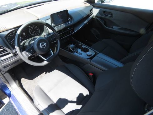 Used 2023 Nissan Rogue S AWD/4WD image 11