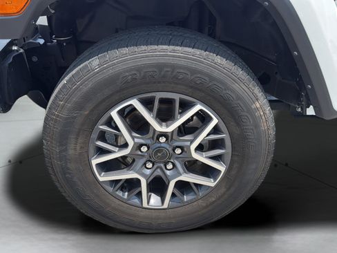 Used 2025 Jeep Wrangler Unlimited Sahara AWD/4WD image 26