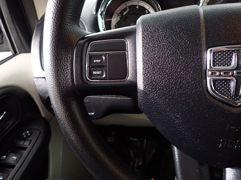 Used 2015 Dodge Grand Caravan SXT FWD image 25
