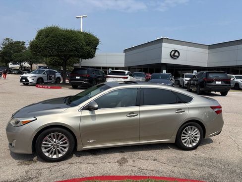 Used 2014 Toyota Avalon XLE Touring FWD image 2