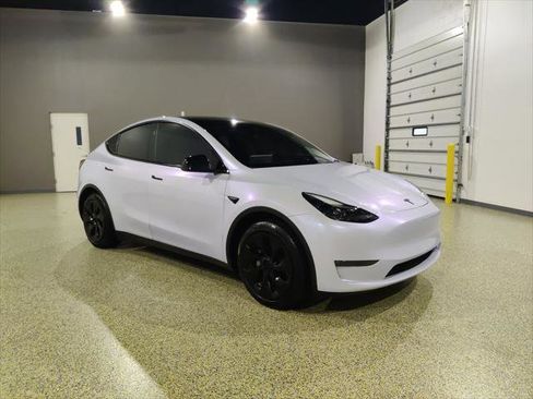 Used 2024 Tesla Model Y Long Range AWD/4WD image 1