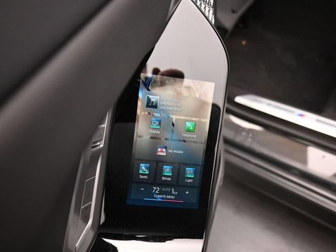 Used 2023 BMW i7 xDrive60 AWD/4WD image 21