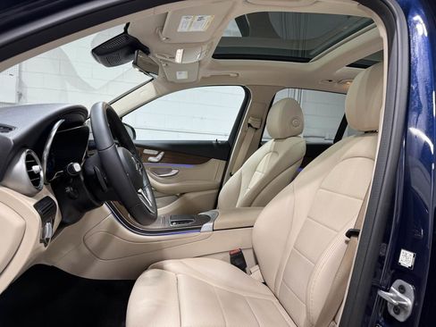 Used 2022 Mercedes-Benz GLC 300 4MATIC w/ Premium Package Lite image 16