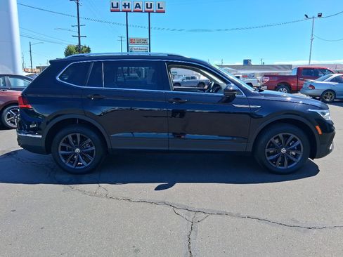 Used 2022 Volkswagen Tiguan SE image 2