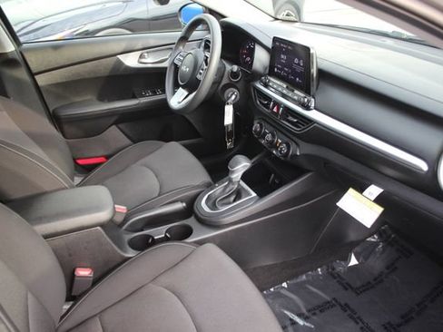 Used 2024 Kia Forte LXS FWD image 31