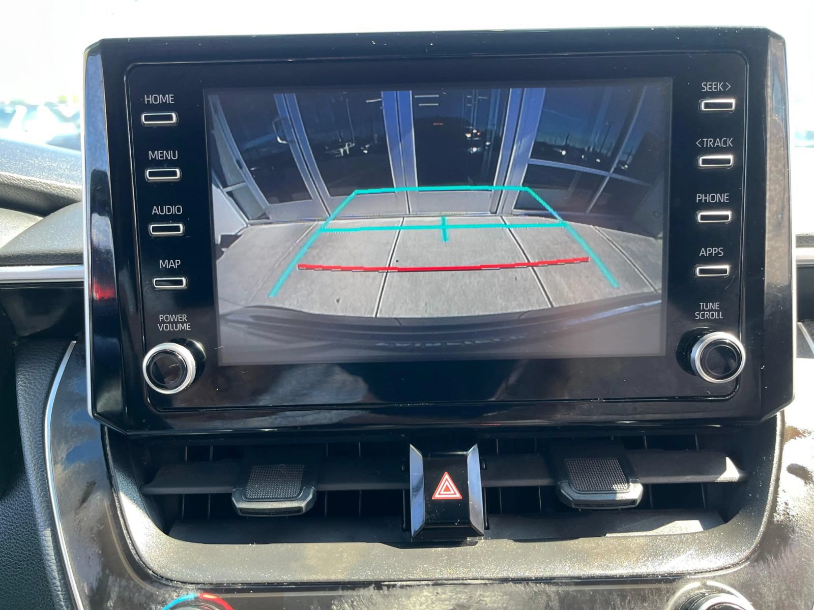 Used 2020 Toyota Corolla LE FWD image 18