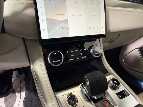 Used 2026 Jaguar F-PACE R-Dynamic S image 23