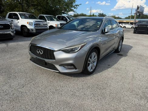 Used 2018 INFINITI QX30 Premium w/ Technology Package FWD image 1