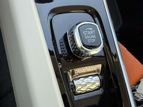 Used 2021 Volvo V60 T5 Cross Country image 24