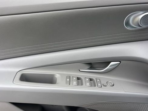 New 2026 Hyundai Elantra SE FWD image 10