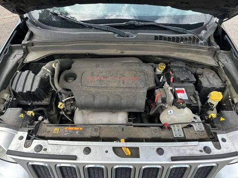 Used 2017 Jeep Renegade Limited FWD image 22