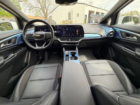 Used 2025 Chevrolet Equinox EV LT w/ Convenience Package FWD image 20
