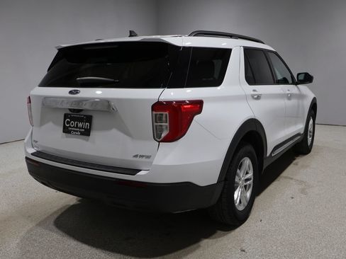 Used 2024 Ford Explorer XLT AWD/4WD image 2