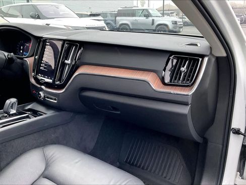 Used 2023 Volvo XC60 T8 Plus image 19