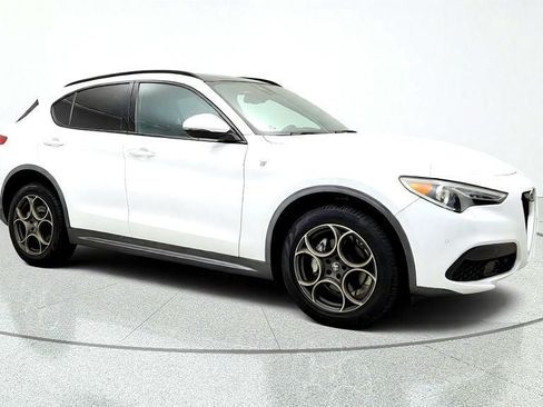 Used 2023 Alfa Romeo Stelvio Ti AWD/4WD image 3
