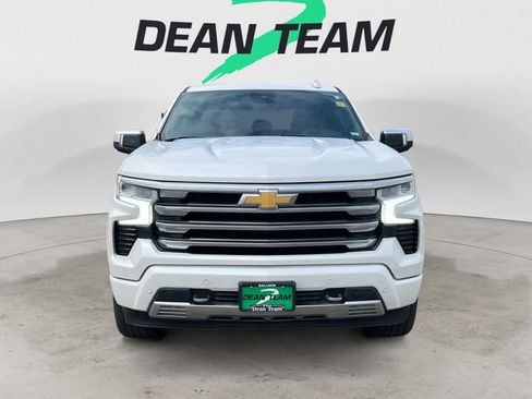 Used 2024 Chevrolet Silverado 1500 High Country w/ High Country Premium Package AWD/4WD image 2