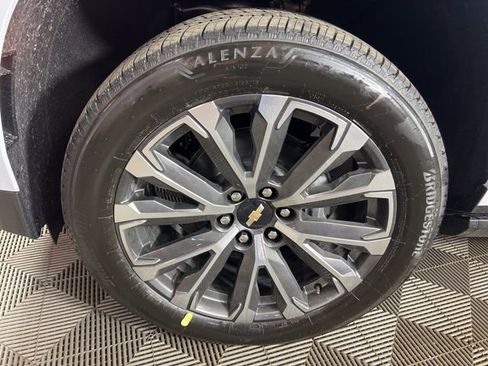 New 2026 Chevrolet Suburban High Country image 8