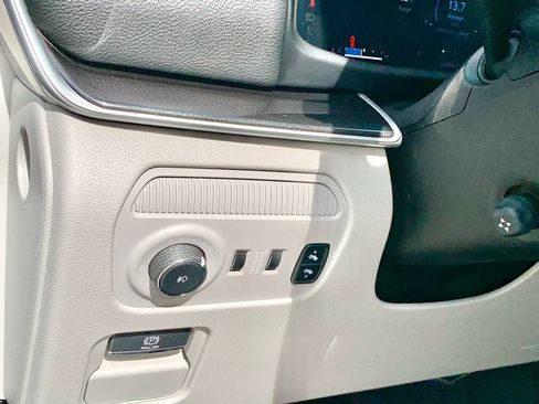 Used 2022 Jeep Wagoneer Series I AWD/4WD image 29