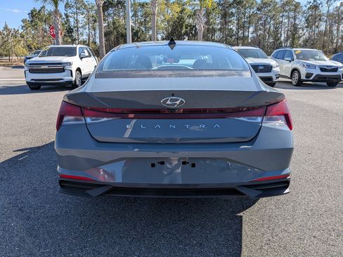 Used 2022 Hyundai Elantra SEL w/ Convenience Package image 5