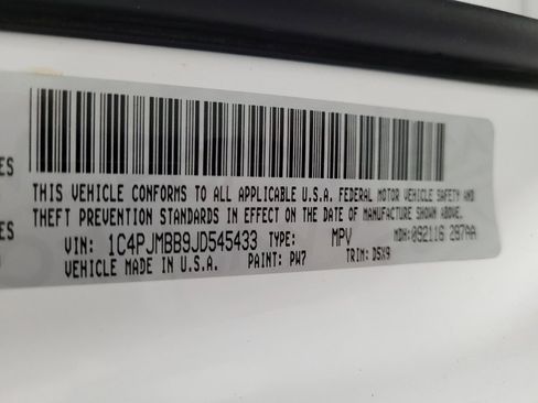 Used 2018 Jeep Cherokee Trailhawk w/ Cold Weather Group image 33