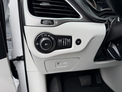 Used 2020 Jeep Cherokee Limited AWD/4WD image 27