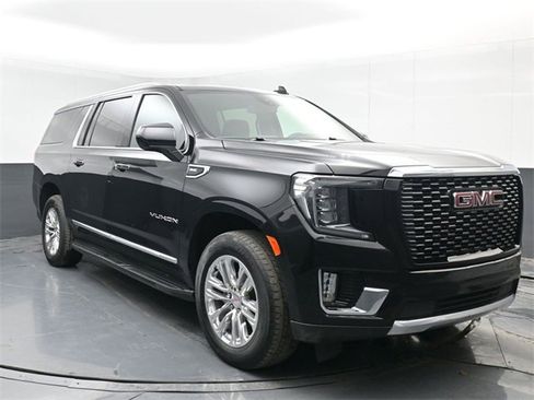 Used 2023 GMC Yukon XL SLT w/ Max Trailering Package image 2