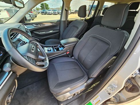 Used 2022 Jeep Grand Cherokee L Laredo w/ Luxury Tech Group I AWD/4WD image 13