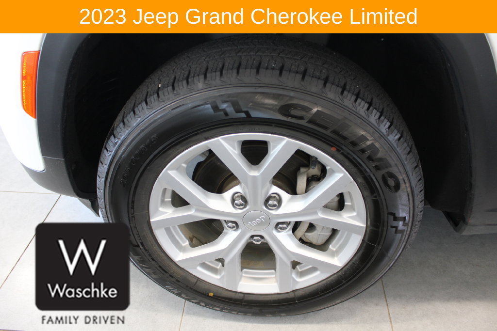 Used 2023 Jeep Grand Cherokee Limited w/ Trailer Tow Prep Group (B) AWD/4WD image 12