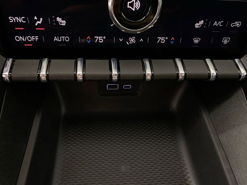 Used 2026 GMC Terrain Elevation w/ Elevation Premium Package FWD image 18