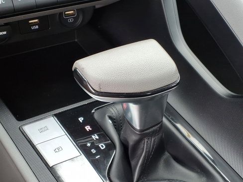 Used 2022 Hyundai Elantra SE FWD image 14