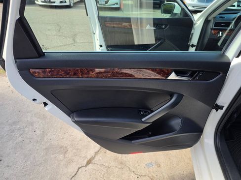 Used 2012 Volkswagen Passat 2.5 SEL Premium FWD image 23