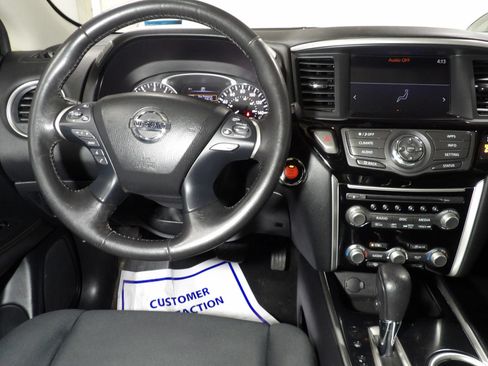 Used 2019 Nissan Pathfinder SV FWD image 14