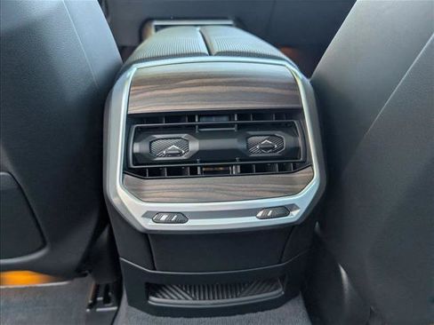 Used 2025 BMW i7 xDrive60 AWD/4WD image 30