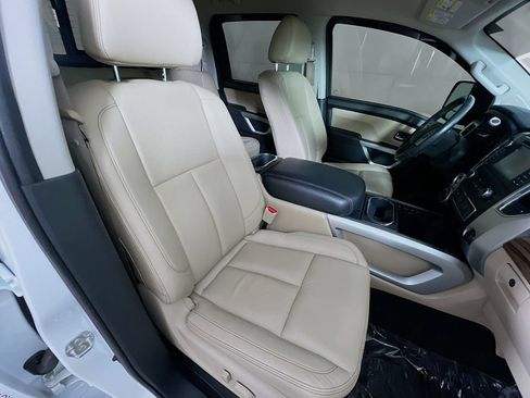 Used 2018 Nissan Titan SL w/ Chrome Package AWD/4WD image 28