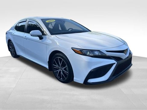 Used 2023 Toyota Camry SE w/ Cold Weather Package FWD image 7