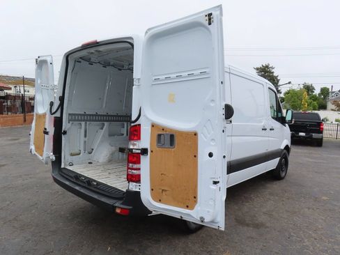 Used 2016 Mercedes-Benz Sprinter 2500 image 30
