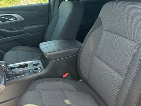 Used 2022 Chevrolet Traverse LT FWD image 22