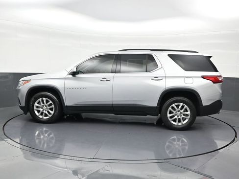 Used 2021 Chevrolet Traverse LT image 2