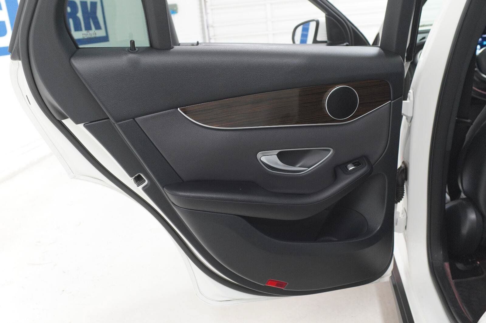 Used 2021 Mercedes-Benz GLC 300 image 30