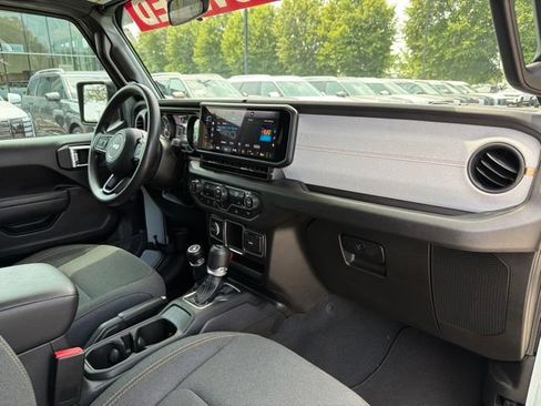 Used 2024 Jeep Wrangler Unlimited Sport AWD/4WD image 32