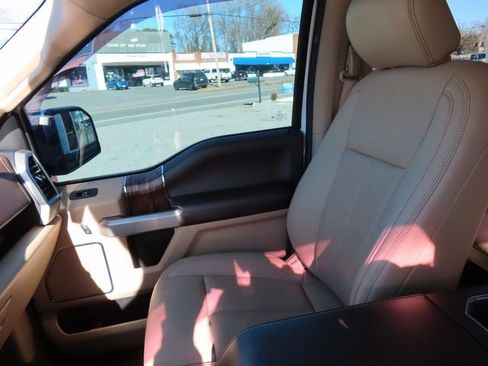 Used 2018 Ford F150 Lariat image 18