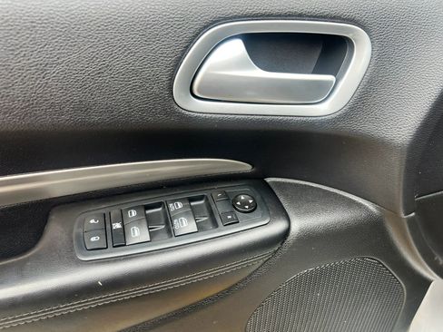 Used 2019 Dodge Durango SXT w/ 3rd Row Seating Group AWD/4WD image 12