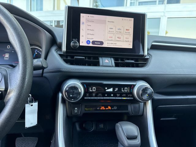 Used 2025 Toyota RAV4 LE AWD/4WD image 17